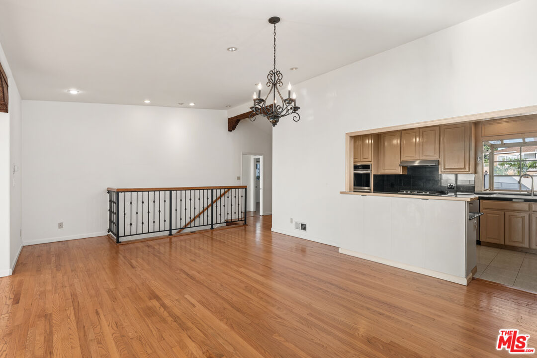7203 Rindge Avenue Los Angeles, CA 90293 - Photo 8 of 24