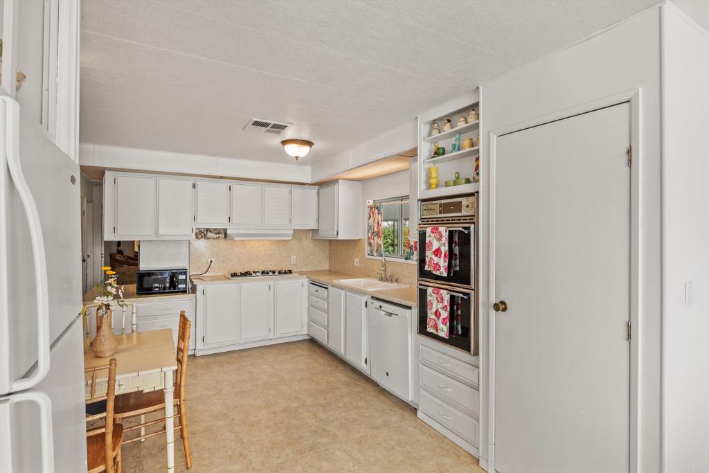 650 South Rancho Santa Fe Road, Unit 256 San Marcos, CA 92078 - Photo 9 of 60 a kitchen with cabinets and window