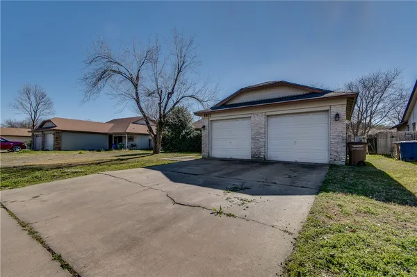 $1,595 | 8801 Piney Point Drive, Unit A, Austin, TX 78729