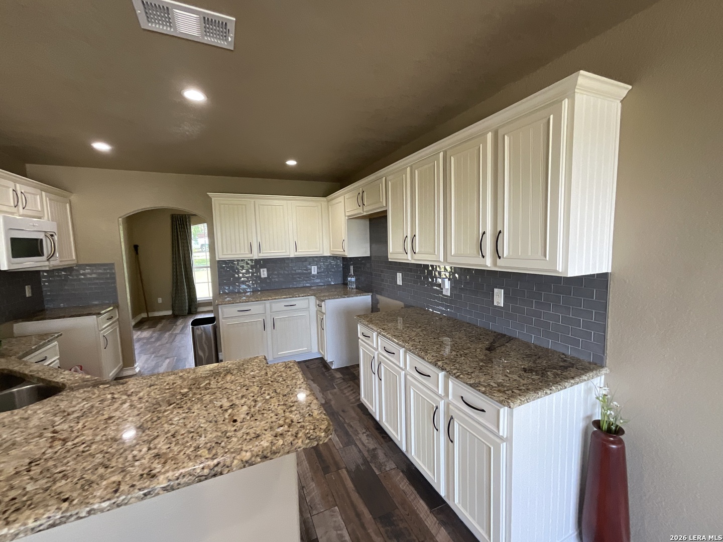 12010 Del Rio San Antonio, TX 78245 - Photo 11 of 44