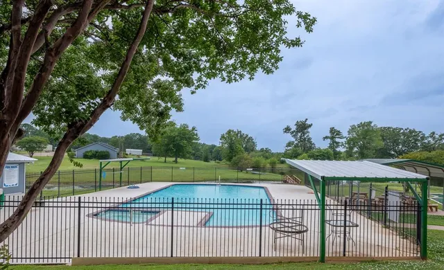 a view of a tennis court