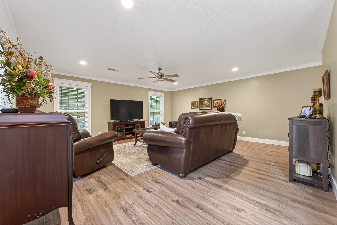 130 North Fairway Loop Coldspring, TX 77331 - Photo 12 of 49 Open and airy living area
