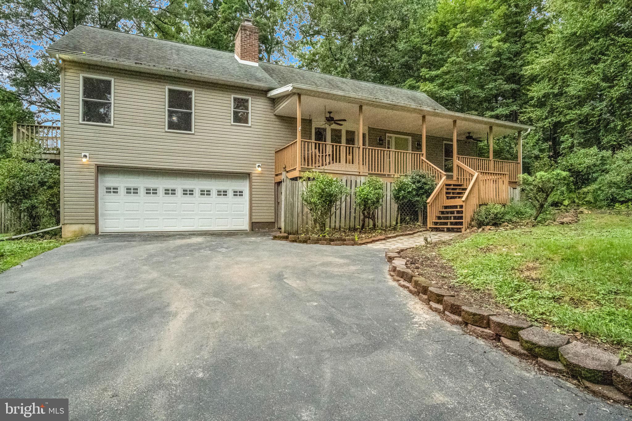 17 Dove Trail Fairfield, PA 17320 - Photo 3 of 43 front view of a house with a yard