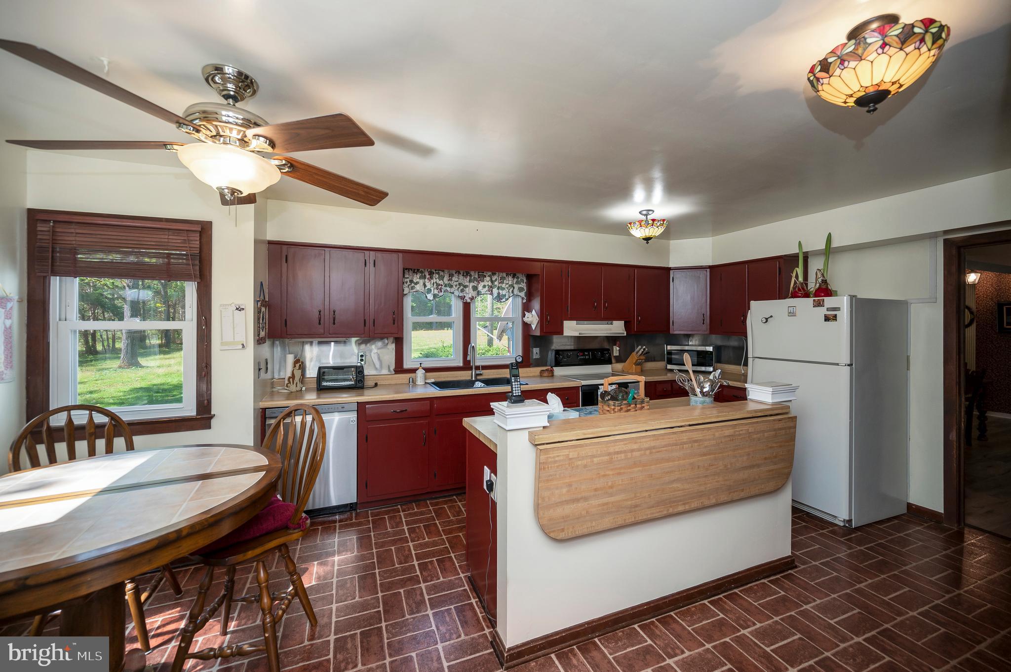 31934 Indiantown Road Locust Grove, VA 22508 - Photo 19 of 60 remodeled Country Kitchen