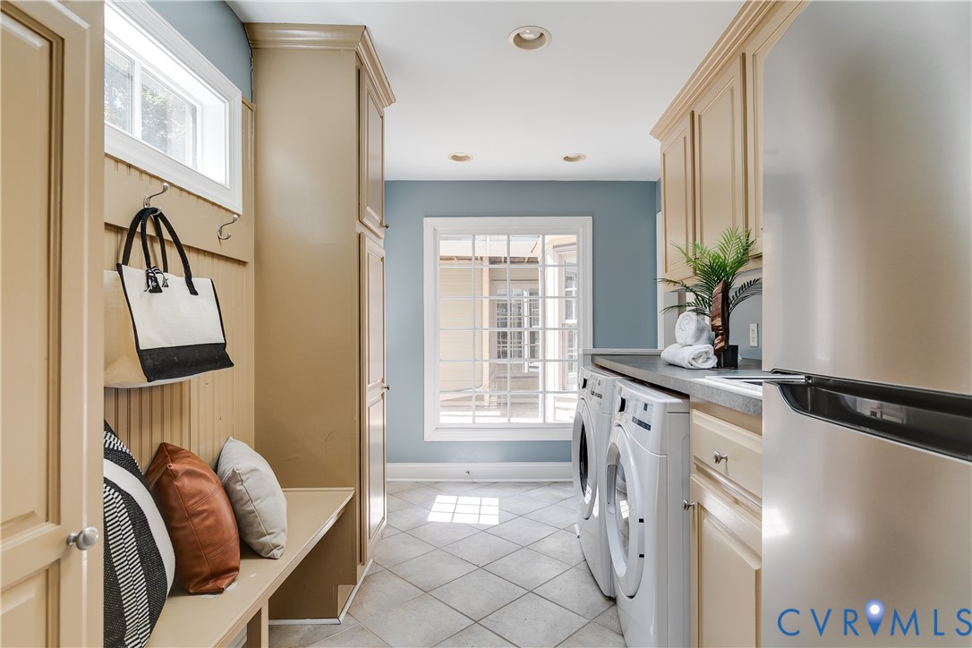 509 Wadeward Road Henrico, VA 23229 - Photo 20 of 59 a spacious bathroom with a granite countertop sink a mirror and a bathtub