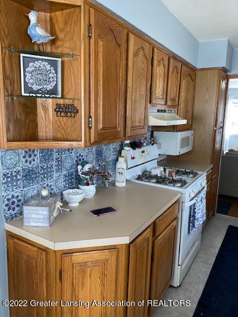 625 Clement Road Lansing, MI 48917 - Photo 2 of 24 332BDE03-4887-4441-963D-EB1DDDA2D676