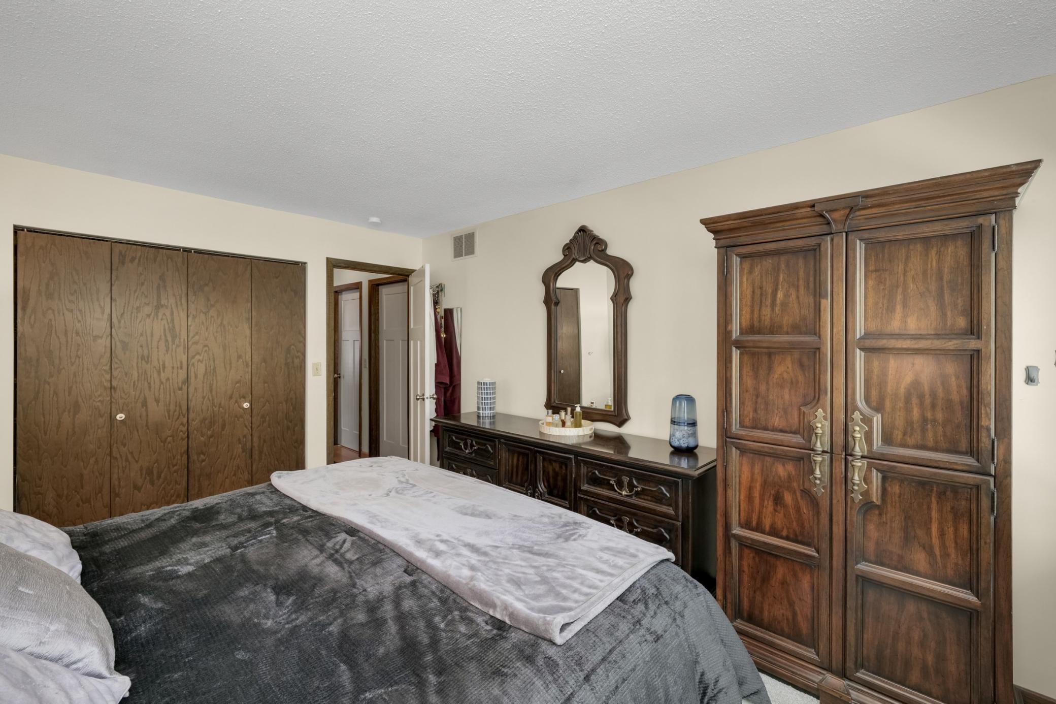 10203 Scarborough Road Bloomington, MN 55437 - Photo 19 of 41 Gallery Image 19