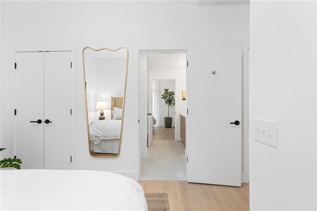 567 Ponce De Leon Avenue Northeast, Unit 516 Atlanta, GA 30308 - Photo 15 of 45 a en suite bathroom with a shower