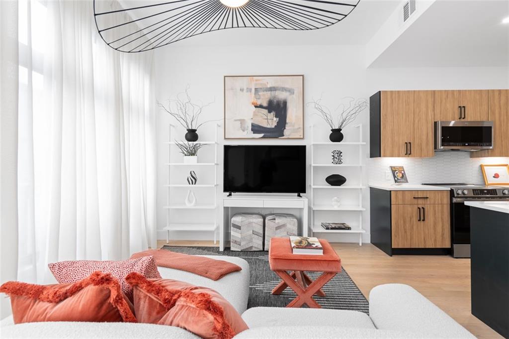 567 Ponce De Leon Avenue Northeast, Unit 516 Atlanta, GA 30308 - Photo 22 of 45 a living room with furniture and a flat screen tv