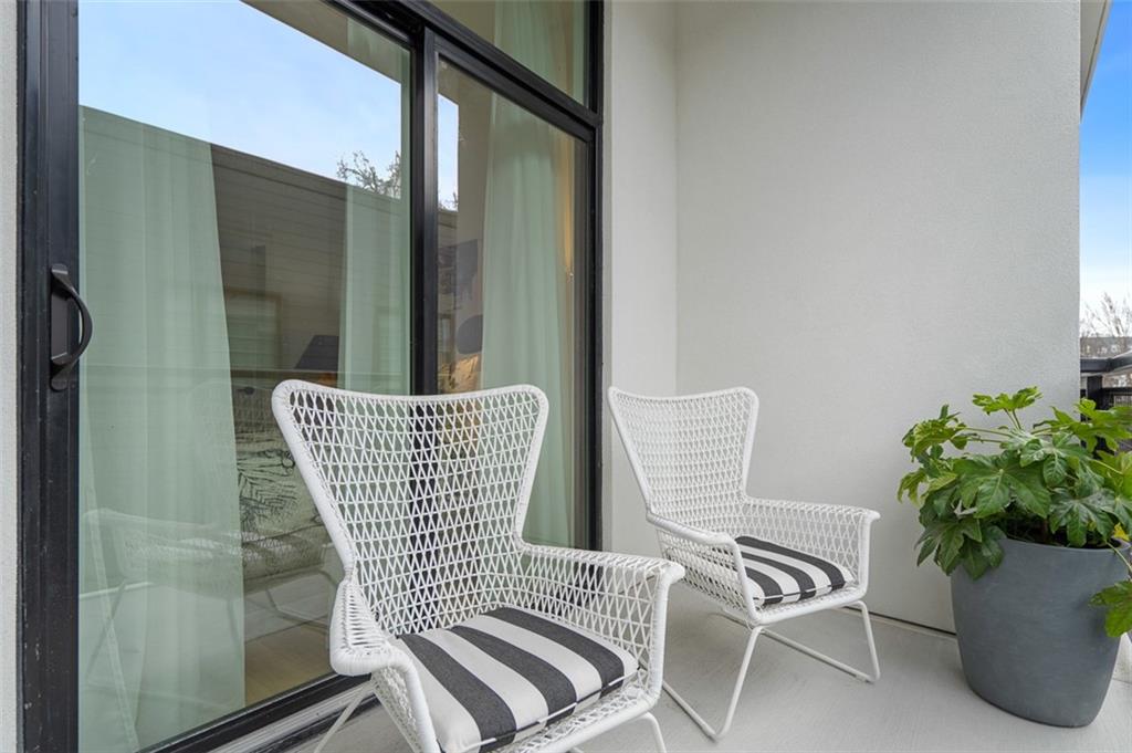 567 Ponce De Leon Avenue Northeast, Unit 516 Atlanta, GA 30308 - Photo 25 of 45 a view of table and chair with potted plant