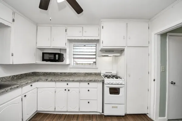 $1,200 | 1213 28th Street, Galveston, TX 77550