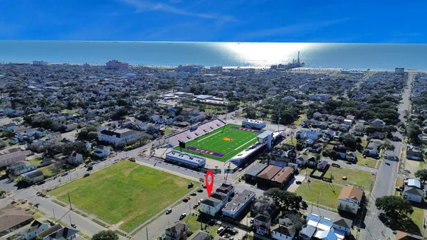 $1,200 | 1213 28th Street, Galveston, TX 77550