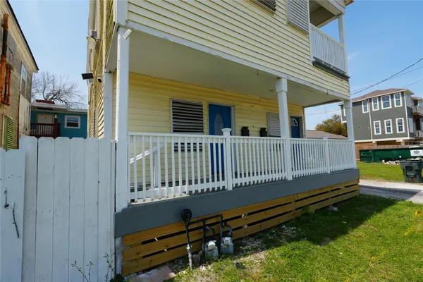 $1,200 | 1213 28th Street, Galveston, TX 77550
