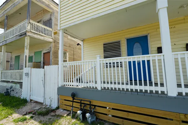 $1,200 | 1213 28th Street, Galveston, TX 77550