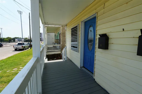 $1,200 | 1213 28th Street, Galveston, TX 77550