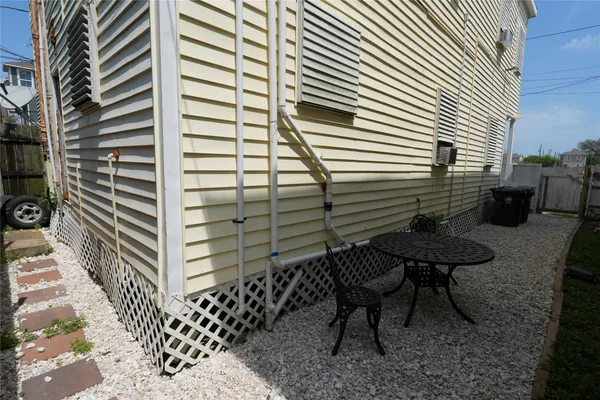 $1,200 | 1213 28th Street, Galveston, TX 77550