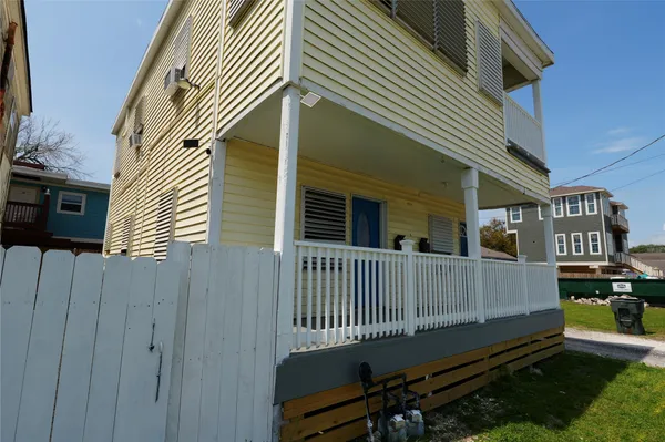 $1,200 | 1213 28th Street, Galveston, TX 77550