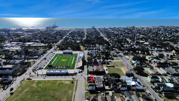 $1,200 | 1213 28th Street, Galveston, TX 77550