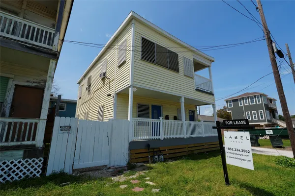 $1,200 | 1213 28th Street, Galveston, TX 77550