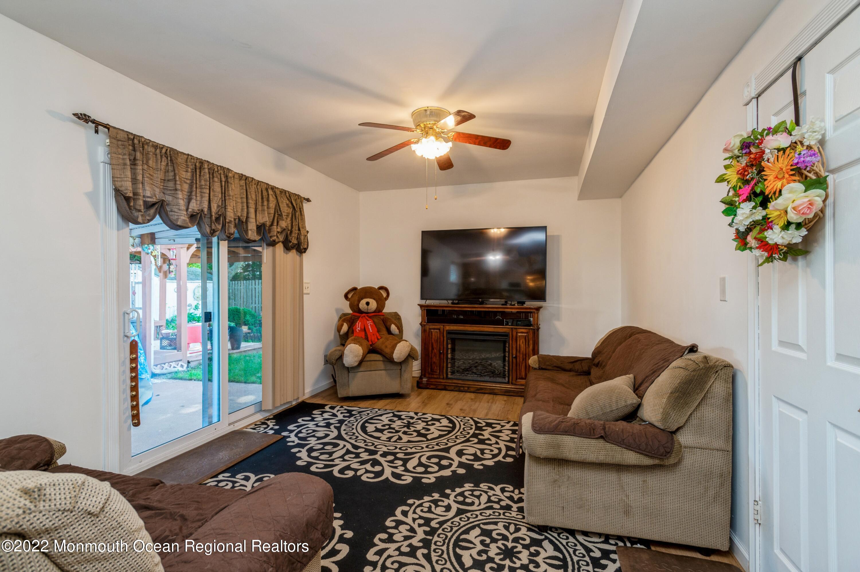 9 Remsen Drive Howell, NJ 07731 - Photo 12 of 23 12_9RemsenDr_3_FamilyRoom_HiRes