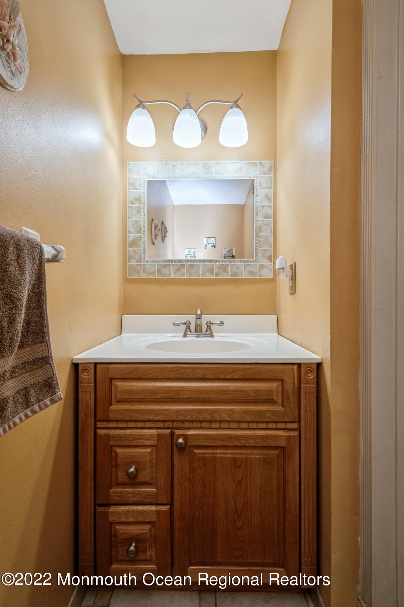 9 Remsen Drive Howell, NJ 07731 - Photo 3 of 23 03_9RemsenDr_7_HalfBath_HiRes