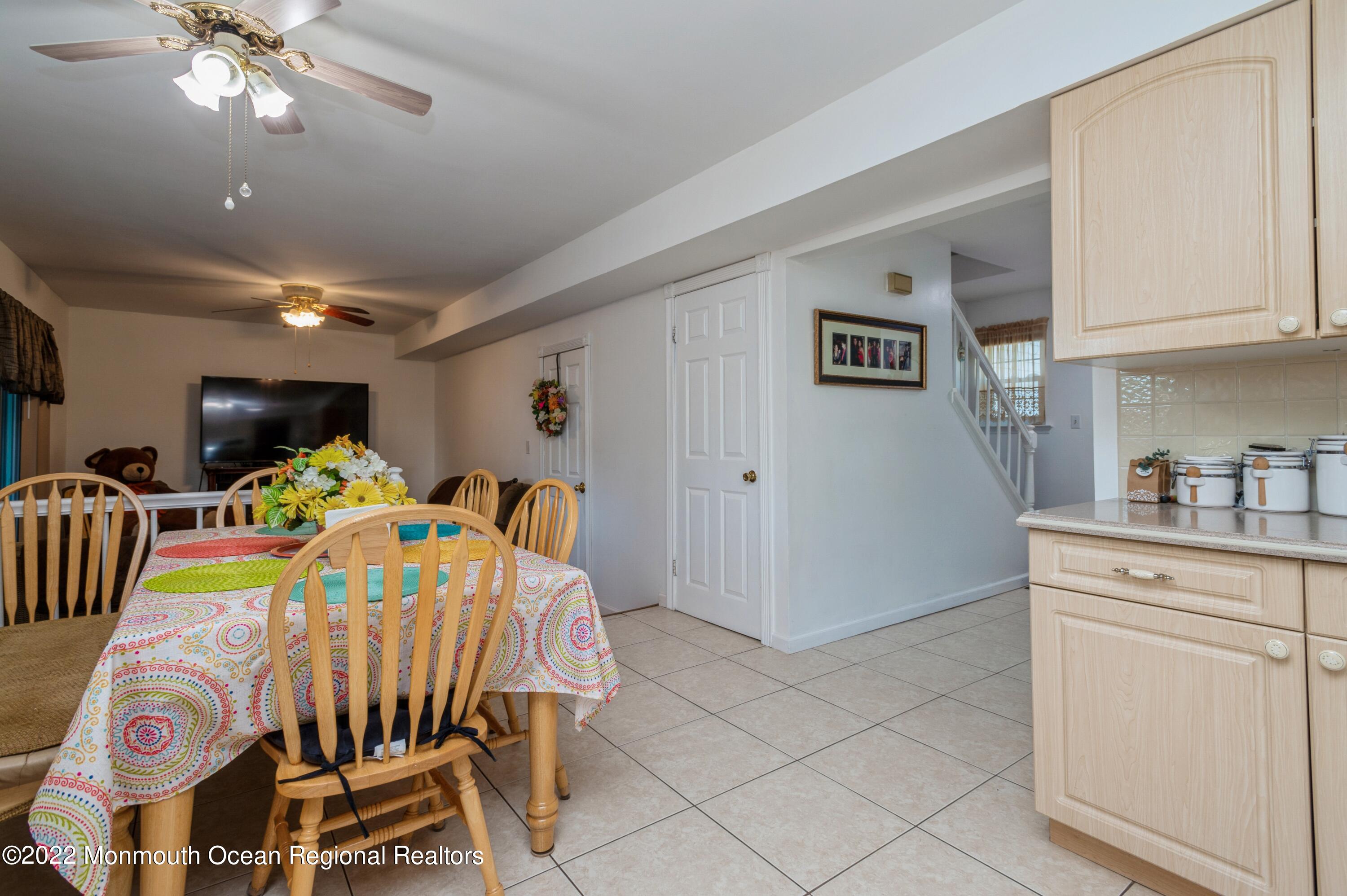 9 Remsen Drive Howell, NJ 07731 - Photo 10 of 23 10_9RemsenDr_177002_Kitchen_HiRes