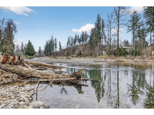 a view of an outdoor space