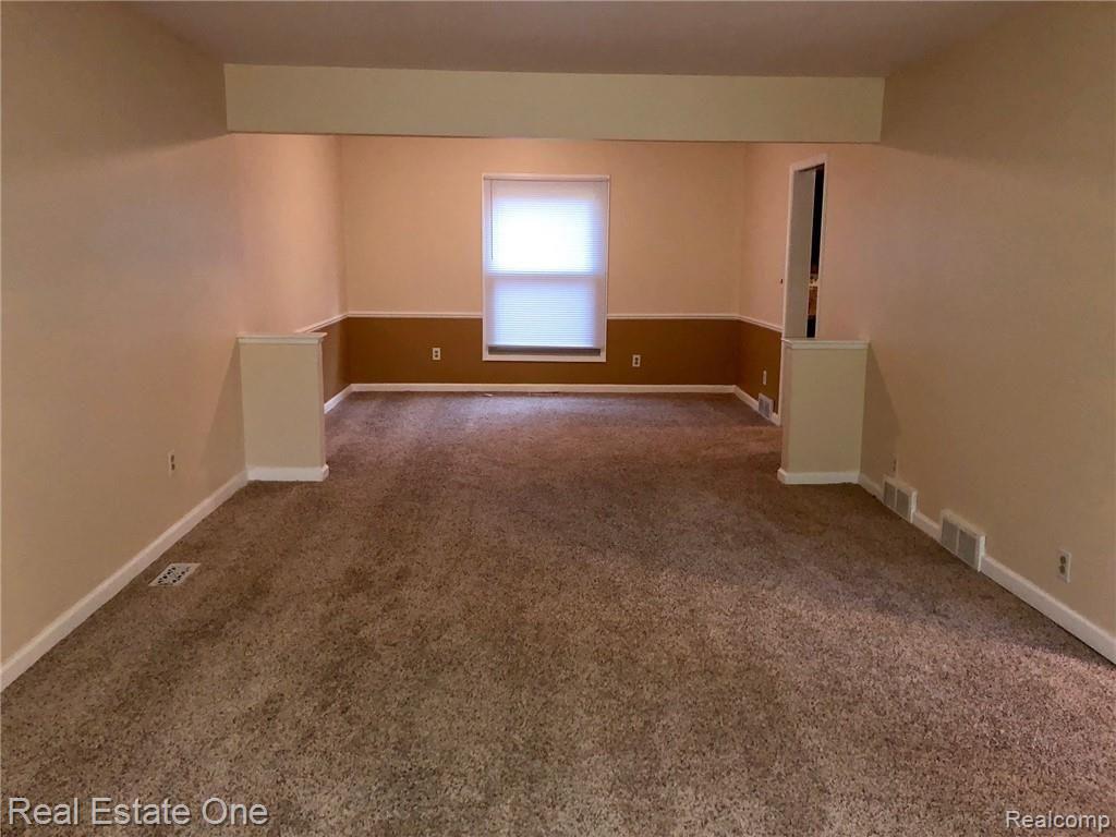 35687 Johnstown Road Farmington Hills, MI 48335 - Photo 3 of 22