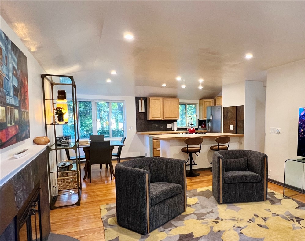 24 Menlo Place Rochester, NY 14620 - Photo 4 of 18
