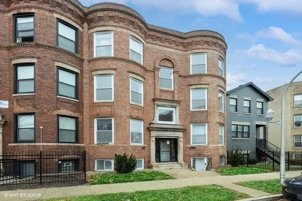 $995,000 | 4522 South Calumet Avenue, Chicago, IL 60653