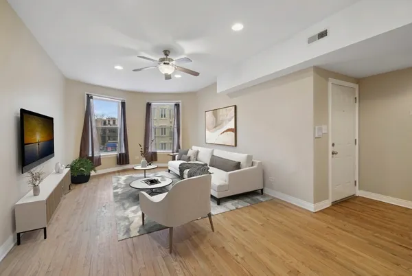 $995,000 | 4522 South Calumet Avenue, Chicago, IL 60653