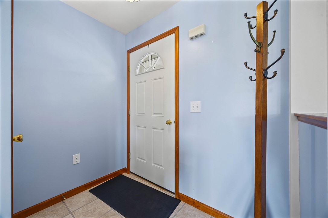 3118 Lake To Lake Road Gorham, NY 14561 - Photo 3 of 41 Entry way with closet