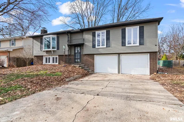 $270,000 | 49 Bellerive Road, Springfield, IL 62704