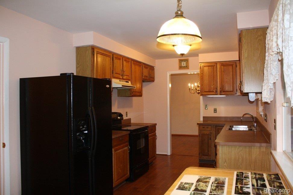 2805 Franklin Road Bloomfield Hills, MI 48302 - Photo 5 of 9 franklin rd kitchen.JPG