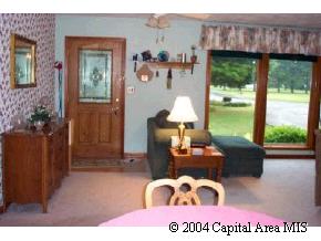 6 Village Green Road Petersburg, IL 62675 - Photo 4 of 8