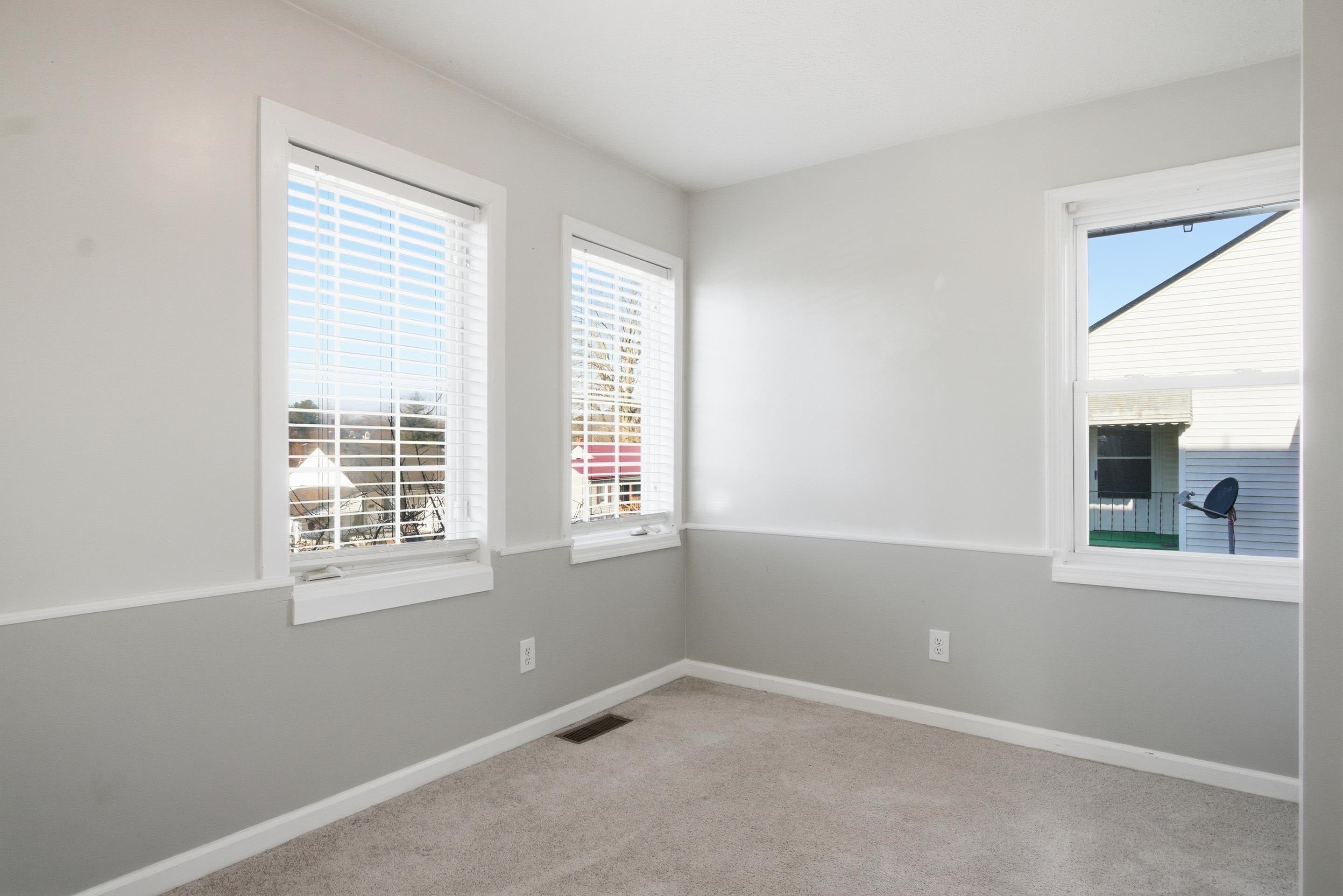 6704 Dudley Ferry Road Radford, VA 24141 - Photo 7 of 38 Gallery Image 7