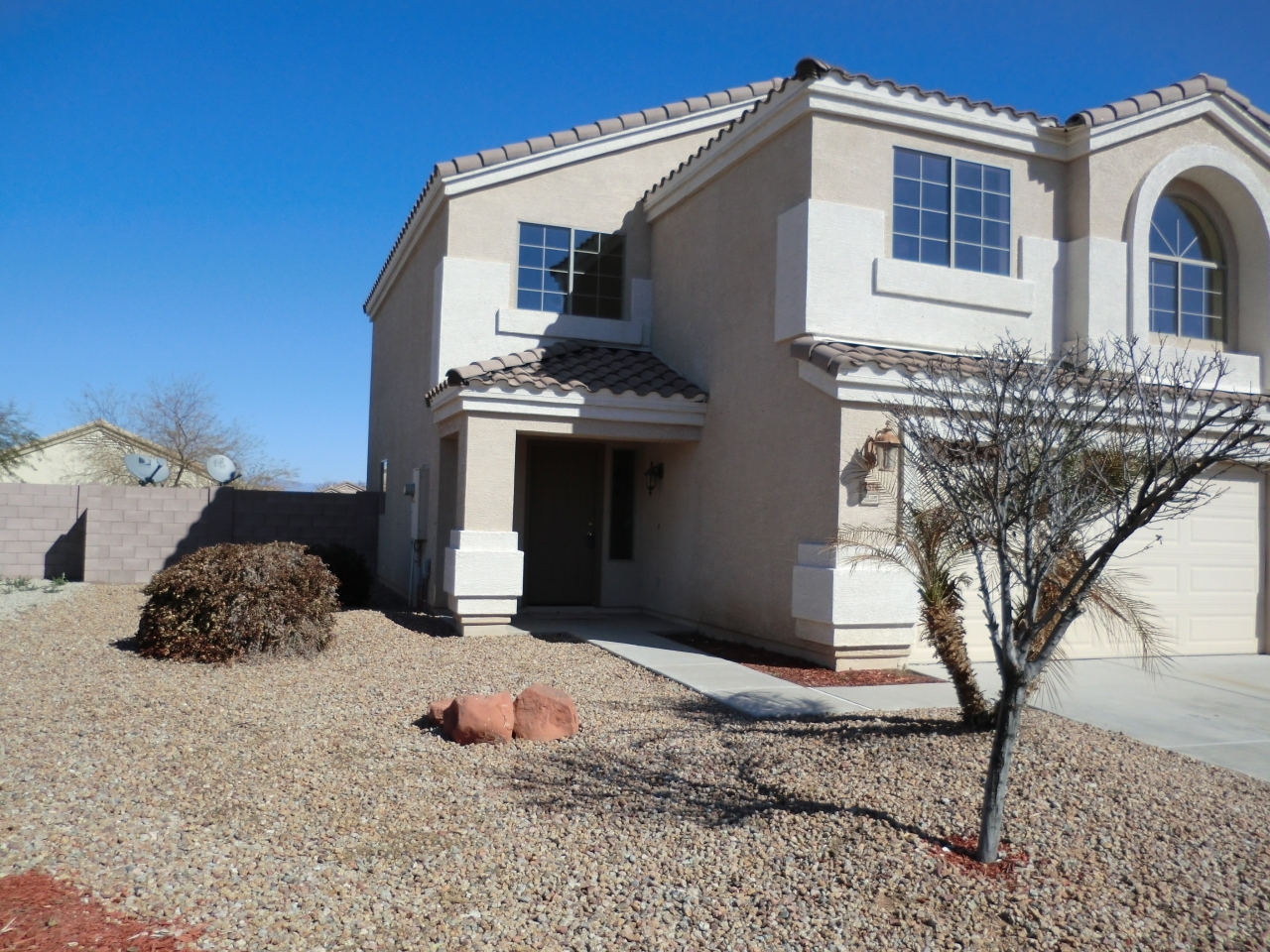 2514 West Tanner Ranch Road San Tan Valley, AZ 85144 - Photo 2 of 20 Covered front entry