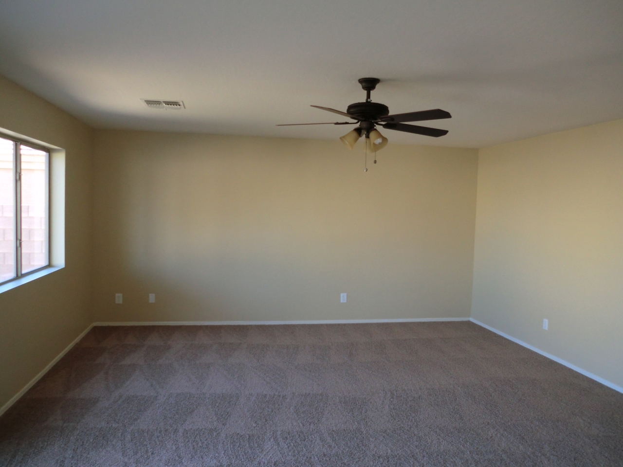 2514 West Tanner Ranch Road San Tan Valley, AZ 85144 - Photo 8 of 20 Family room