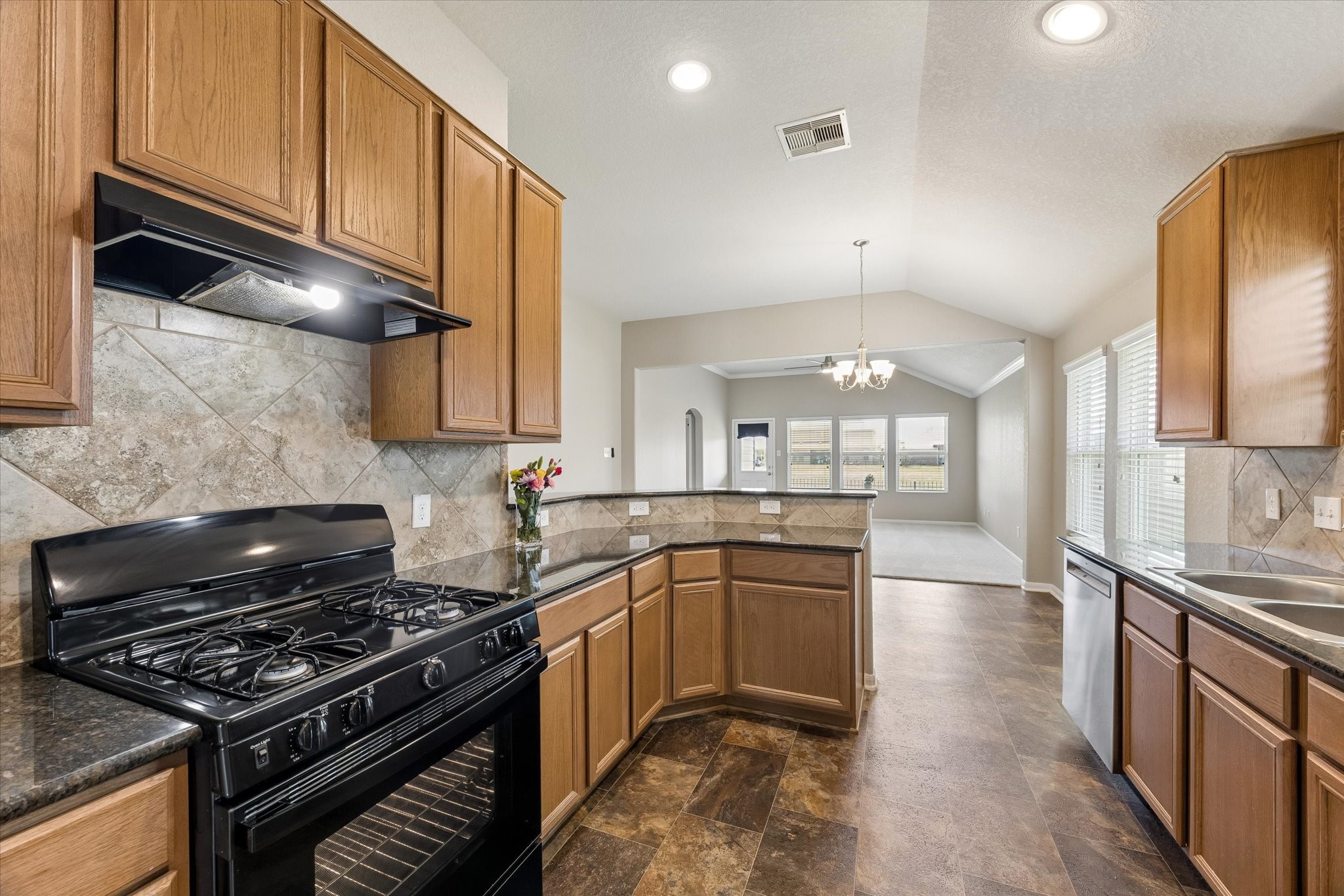 9966 Chimney Swift Lane Conroe, TX 77385 - Photo 8 of 20 Gallery Image 8