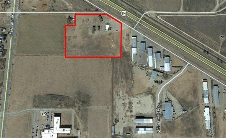 4027 Clovis Road Lubbock, TX 79415 - Photo 2 of 2 a view of a bathroom