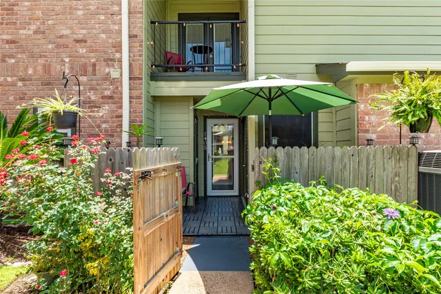 $167,500 | 18800 Egret Bay Boulevard, Unit 1405, Webster, TX 77058