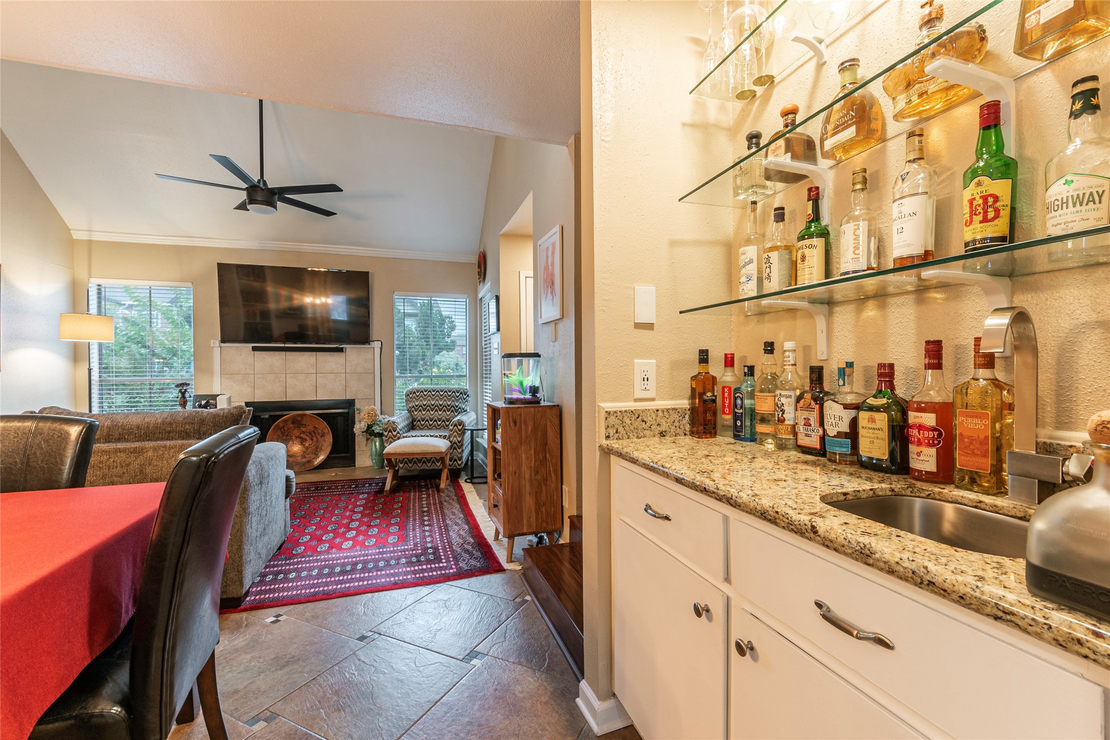 18800 Egret Bay Boulevard, Unit 1405 Webster, TX 77058 - Photo 12 of 40 Dining room with dry bar