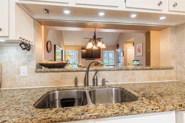 $167,500 | 18800 Egret Bay Boulevard, Unit 1405, Webster, TX 77058