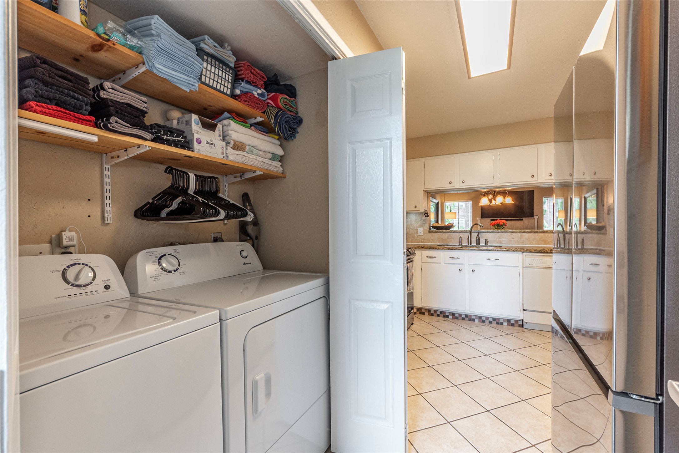 18800 Egret Bay Boulevard, Unit 1405 Webster, TX 77058 - Photo 18 of 40 Utility room in house