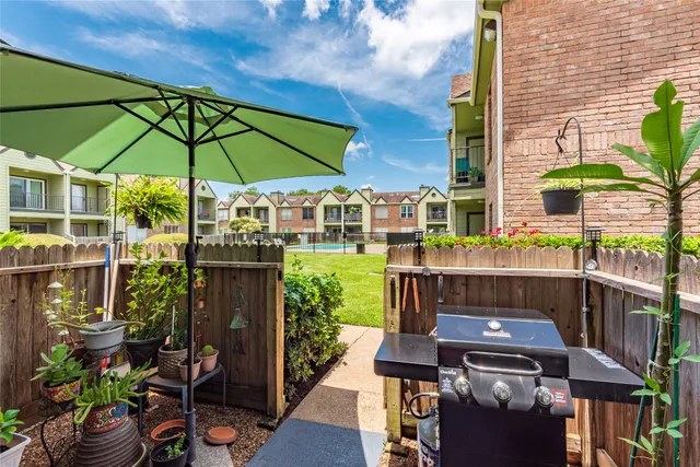 $167,500 | 18800 Egret Bay Boulevard, Unit 1405, Webster, TX 77058