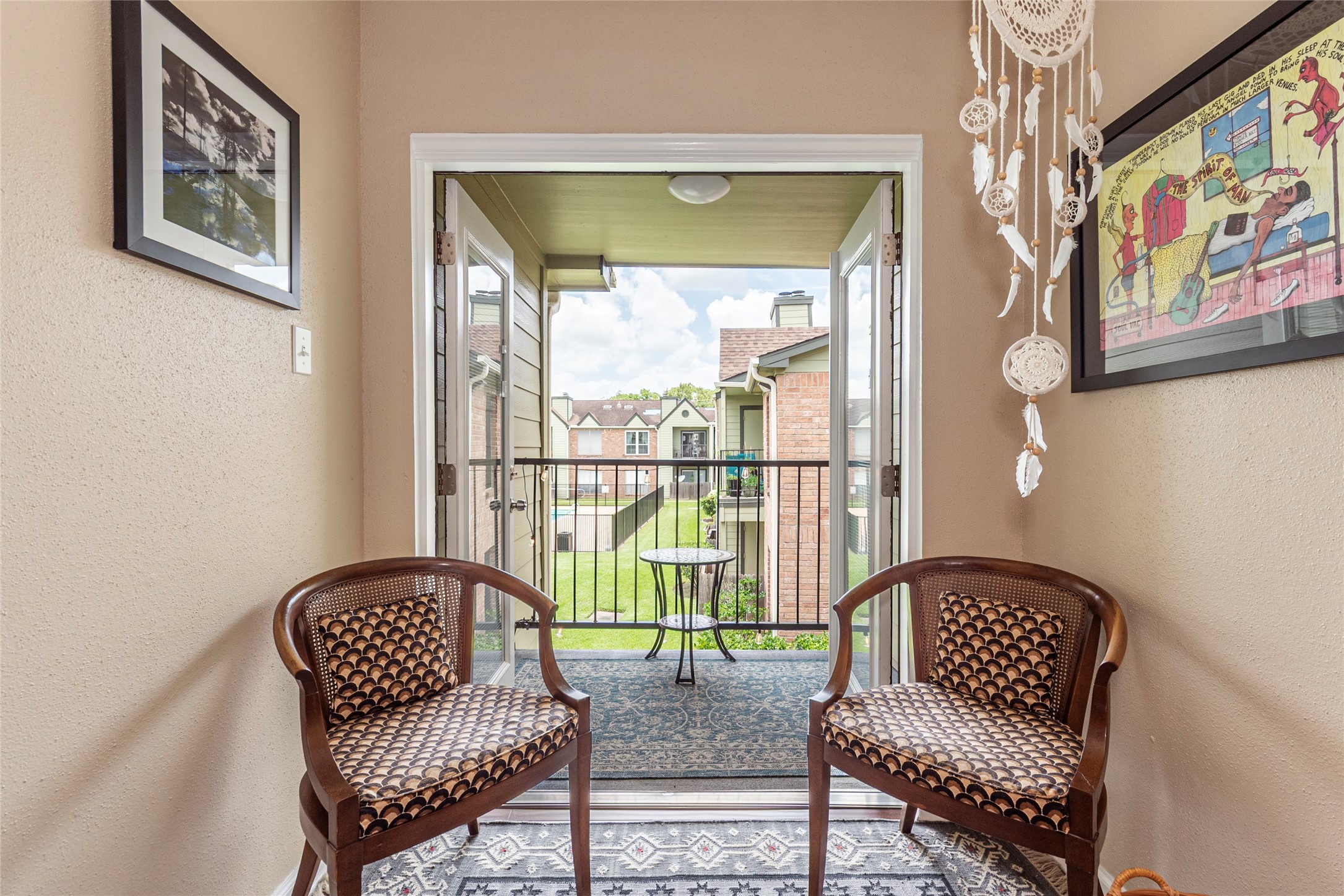 18800 Egret Bay Boulevard, Unit 1405 Webster, TX 77058 - Photo 26 of 40 Sitting area in primary