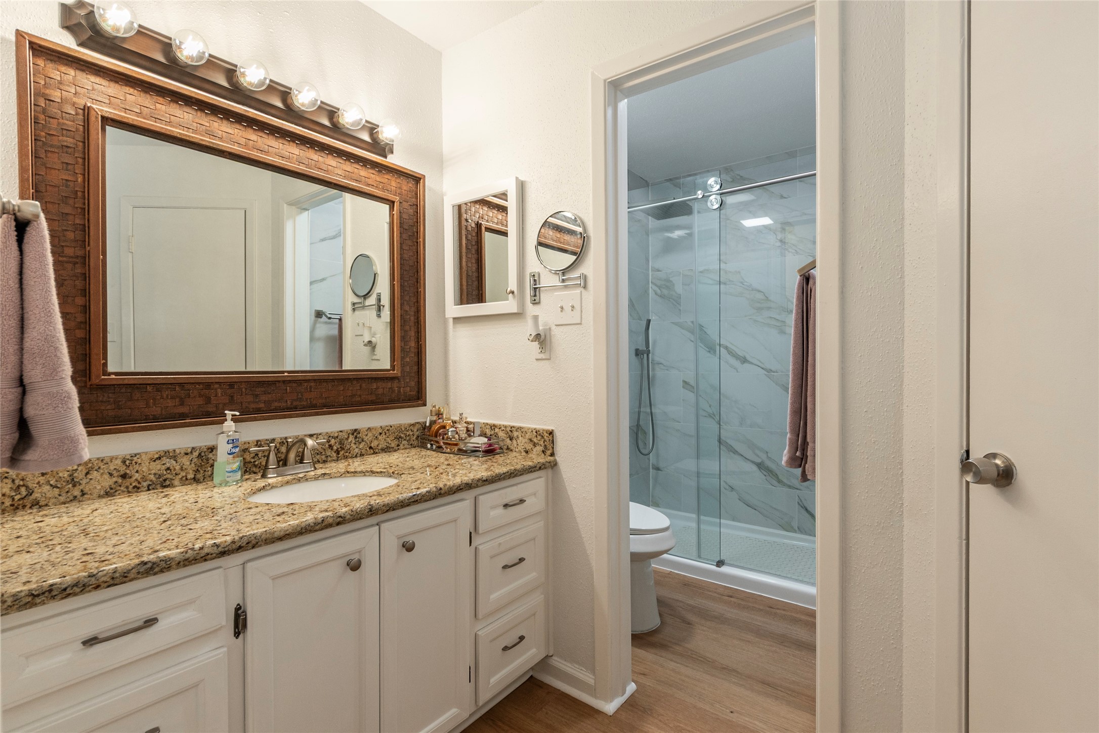 18800 Egret Bay Boulevard, Unit 1405 Webster, TX 77058 - Photo 28 of 40 Primary ensuite recently updated