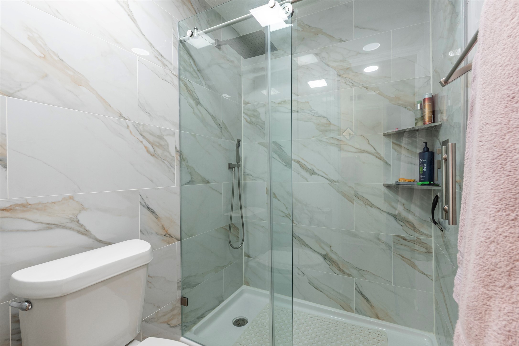 18800 Egret Bay Boulevard, Unit 1405 Webster, TX 77058 - Photo 29 of 40 Floor to ceiling Italian porcelain tile