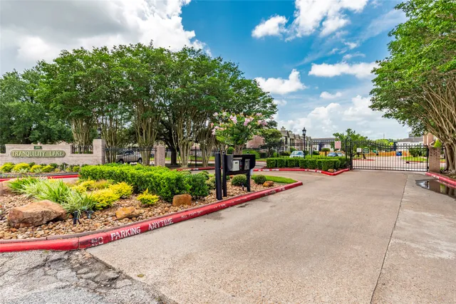 $167,500 | 18800 Egret Bay Boulevard, Unit 1405, Webster, TX 77058