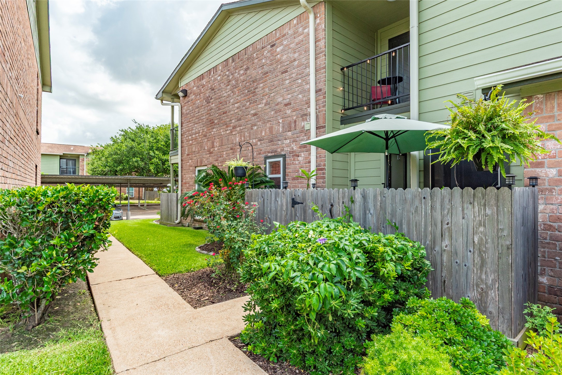 18800 Egret Bay Boulevard, Unit 1405 Webster, TX 77058 - Photo 30 of 40 Walk way to assigned and covered parking spaces
